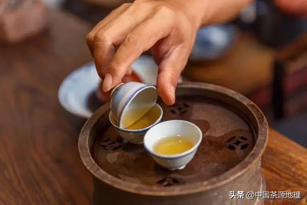 饮茶礼仪（喝茶的人需要了解的茶道礼仪）-第3张图片